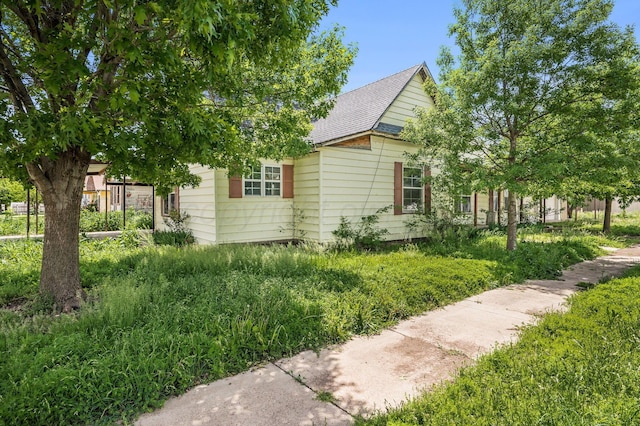 102 S Sumner St, Pampa, TX 79065 - view of property exterior with a shingled roof