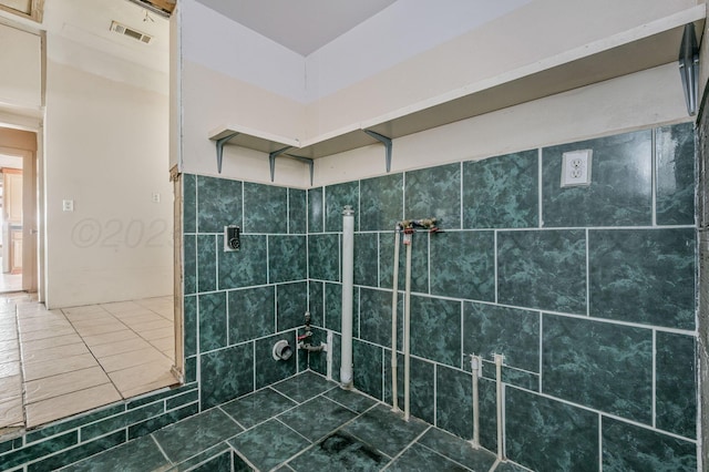 102 S Sumner St, Pampa, TX 79065 - bathroom with a tile shower and tile patterned floors