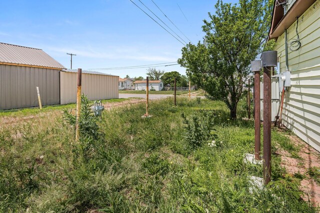 102 S Sumner St, Pampa, TX 79065 - view of yard