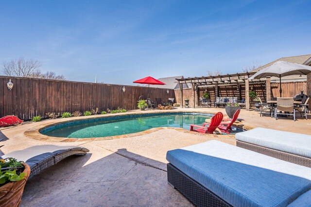 7826 Tarrytown Ave, Amarillo, TX 79121 - view of swimming pool featuring a patio, a fenced backyard, a pergola, and a fenced in pool