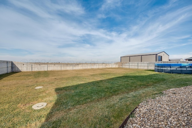 view of yard featuring a fenced in pool