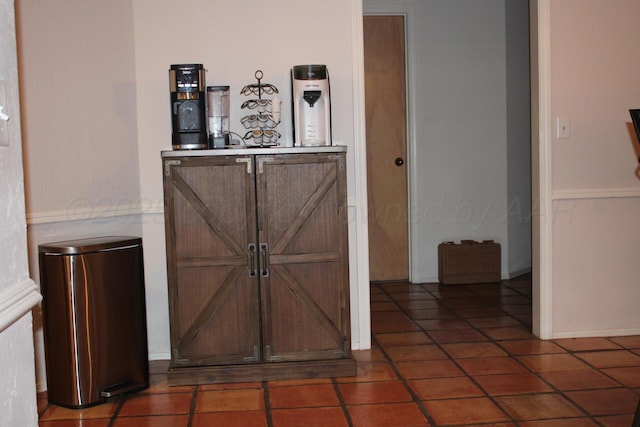7717 Tripp Ave, Amarillo, TX 79121 - detailed view of a dry bar and baseboards
