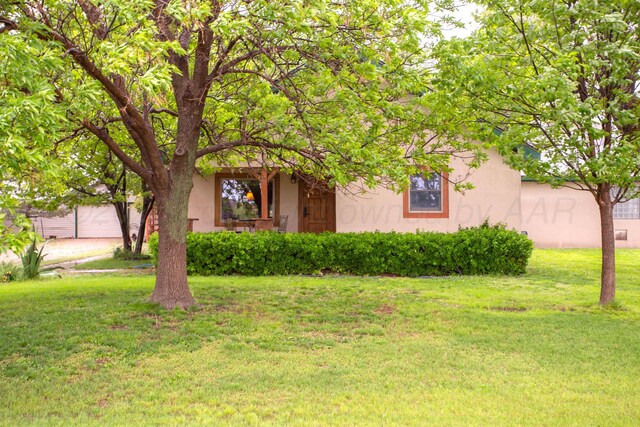 803 N Locust St, Wildorado, TX 79098 - obstructed view of property with stucco siding and a front yard