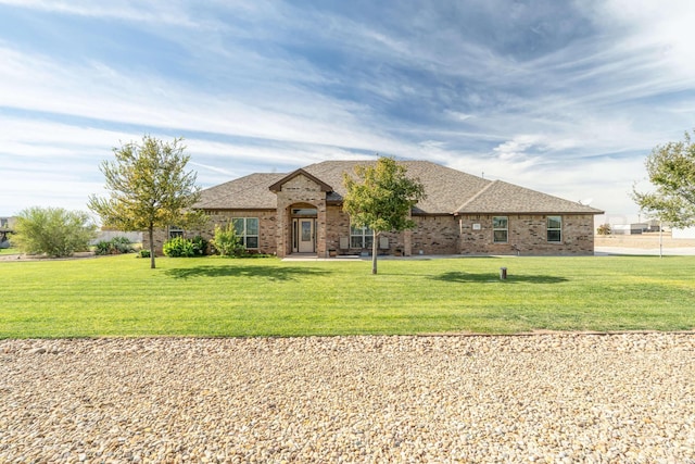 single story home with a front lawn