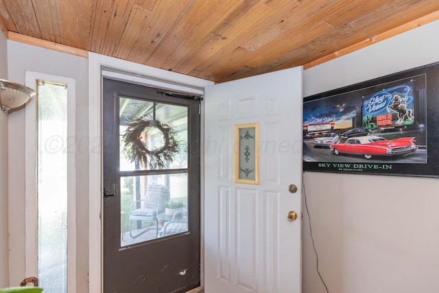 2041 S Travis St, Amarillo, TX 79109 - entrance foyer with wood ceiling
