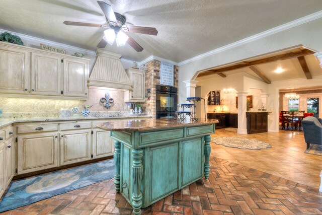5200 Kingswood Cir, Amarillo, TX 79109 - kitchen with custom range hood, green cabinetry, ceiling fan, backsplash, and open floor plan