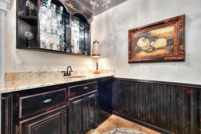 5200 Kingswood Cir, Amarillo, TX 79109 - indoor wet bar with ornamental molding and light tile patterned floors
