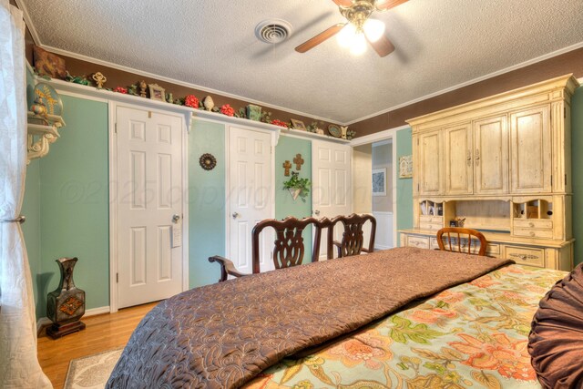 5200 Kingswood Cir, Amarillo, TX 79109 - dining area featuring a textured ceiling, ceiling fan, light wood-style flooring, and crown molding