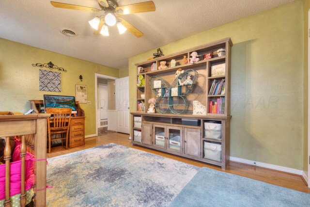 5200 Kingswood Cir, Amarillo, TX 79109 - living room featuring a ceiling fan, a textured ceiling, and wood finished floors