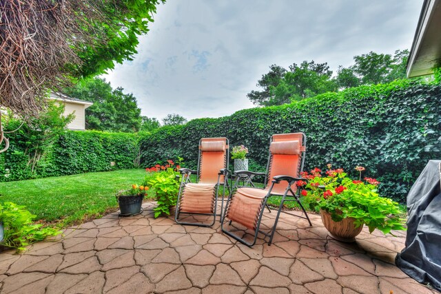 5200 Kingswood Cir, Amarillo, TX 79109 - fenced backyard featuring a patio