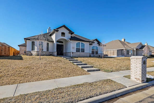 view of front facade featuring a front yard