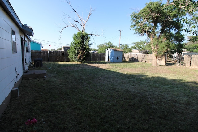 1035 Bagarry St, Amarillo, TX 79104 - fenced backyard featuring a storage shed