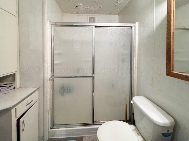 713 N Dwight St, Pampa, TX 79065 - full bath with a stall shower and toilet