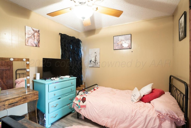 713 N Dwight St, Pampa, TX 79065 - bedroom with a textured ceiling, ceiling fan, and wood finished floors