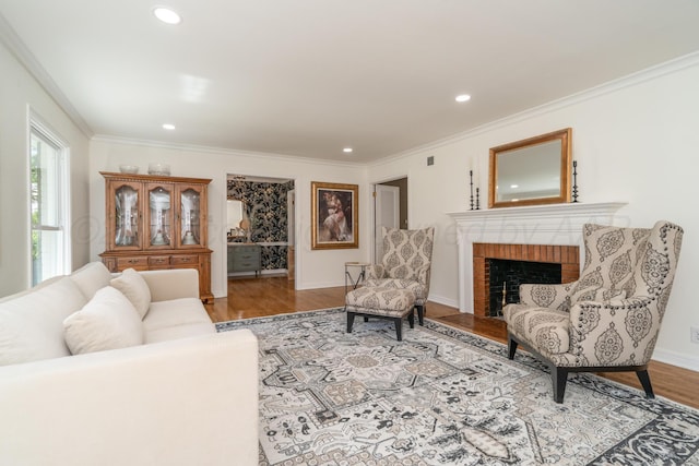 3220 S Travis St, Amarillo, TX 79109 - living room with wood finished floors, a fireplace, recessed lighting, ornamental molding, and baseboards