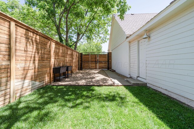 3220 S Travis St, Amarillo, TX 79109 - view of yard