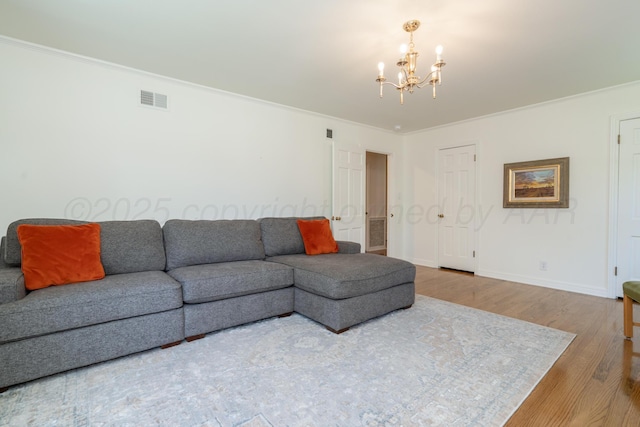 3220 S Travis St, Amarillo, TX 79109 - living room featuring wood finished floors, a chandelier, ornamental molding, and baseboards