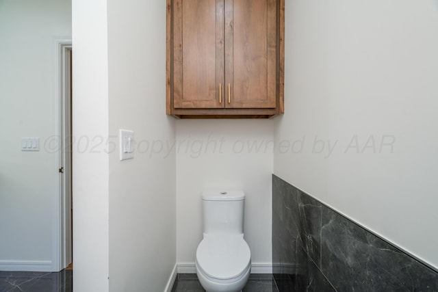 3220 S Travis St, Amarillo, TX 79109 - bathroom featuring baseboards and toilet