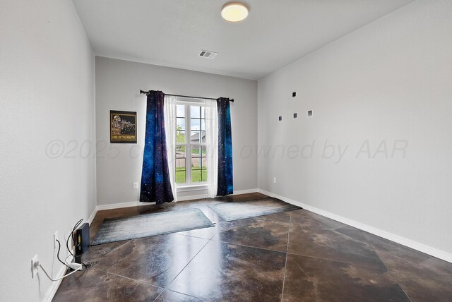 7400 Jake St, Amarillo, TX 79119 - empty room with concrete floors and baseboards