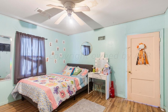 bedroom with light wood-type flooring and ceiling fan