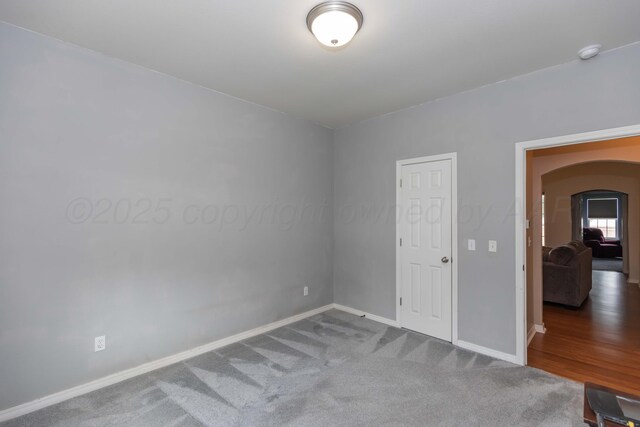 3508 Bismarck Ave, Amarillo, TX 79118 - unfurnished room featuring arched walkways, baseboards, carpet, and a smoke detector