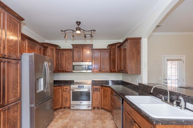 3508 Bismarck Ave, Amarillo, TX 79118 - kitchen featuring stainless steel appliances, a sink, ornamental molding, a peninsula, and dark stone countertops