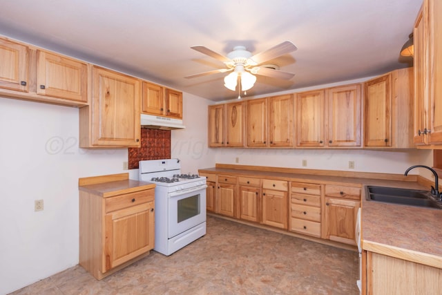 kitchen with ceiling fan, a sink, under cabinet range hood, and white gas range oven