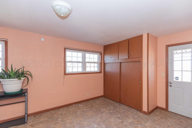 unfurnished bedroom featuring baseboards and a closet