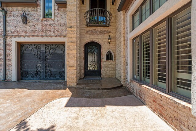 4 Kingsridge Pl, Amarillo, TX 79106 - view of exterior entry with brick siding, stone siding, and concrete driveway
