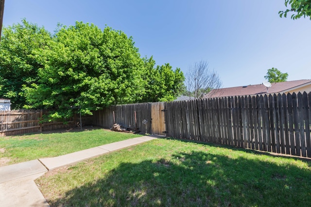 6111 Princeton St, Amarillo, TX 79109 - fenced backyard with a gate