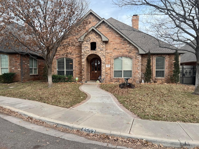 view of front of house featuring a front yard