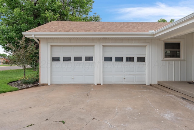 3607 Fleetwood Dr, Amarillo, TX 79109 - garage featuring concrete driveway