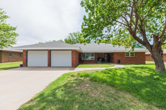 407 Thompson Ln, Canyon, TX 79015 - ranch-style house featuring a front yard, an attached garage, brick siding, and driveway