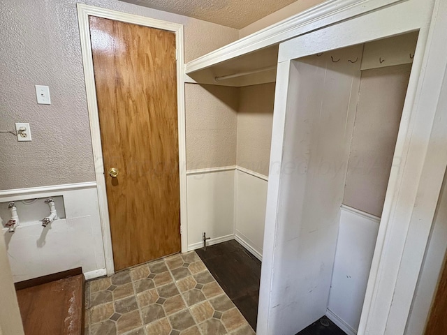 605 E 4th St, Panhandle, TX 79068 - mudroom with a wainscoted wall and a textured wall