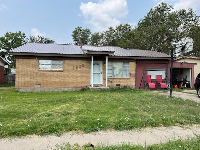 view of front of house featuring a front lawn