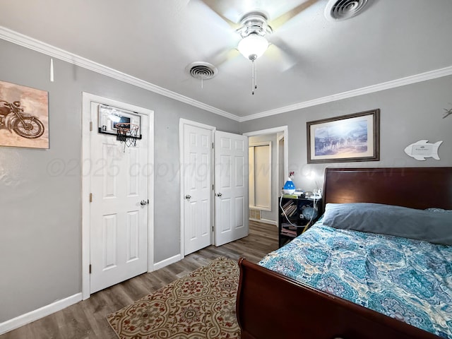 424 Santa Fe St, Borger, TX 79007 - bedroom with wood finished floors, baseboards, ornamental molding, and ceiling fan