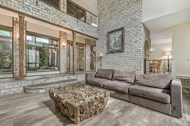 7402 Lynnlee Pl, Amarillo, TX 79121 - living room with a towering ceiling and wood finished floors