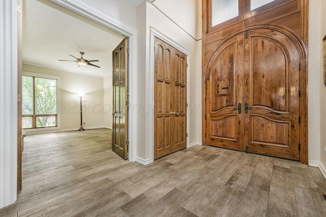 7402 Lynnlee Pl, Amarillo, TX 79121 - entrance foyer with light wood finished floors, ceiling fan, and ornamental molding