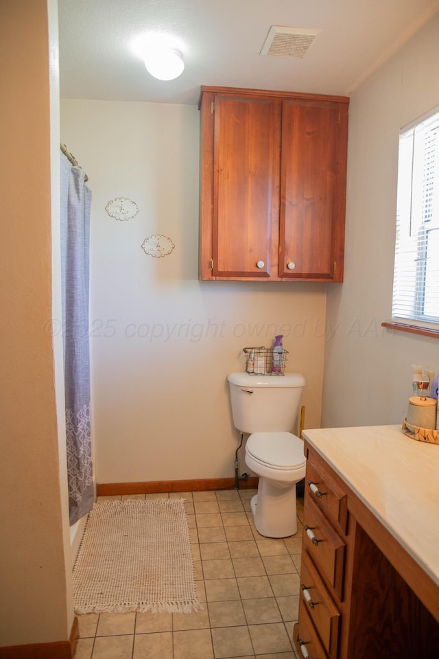 400 W 7th St, Panhandle, TX 79068 - full bathroom featuring vanity, tile patterned flooring, and curtained shower