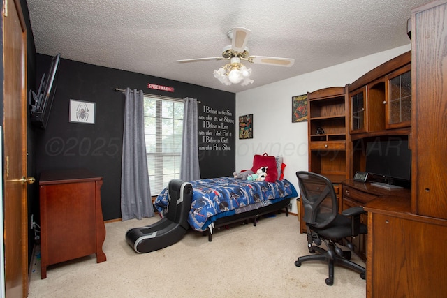 8001 Arbor St, Amarillo, TX 79110 - carpeted bedroom featuring an office area, a textured ceiling, and a ceiling fan