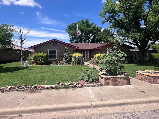 514 Willow Ln, Hereford, TX 79045 - ranch-style home featuring a front yard