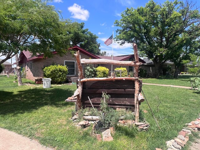 514 Willow Ln, Hereford, TX 79045 - view of grassy yard