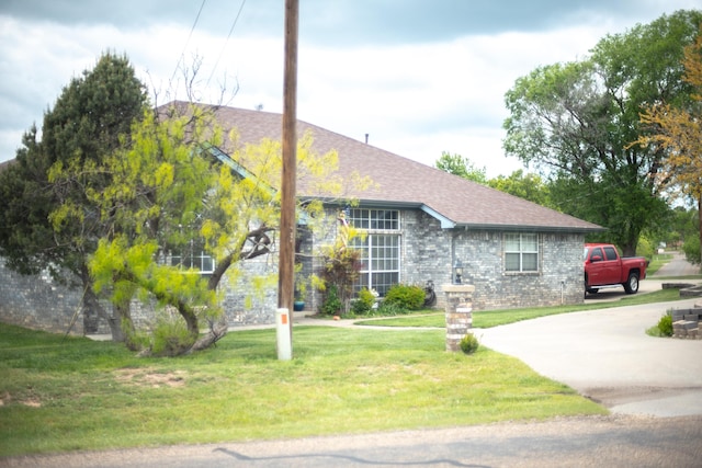 200 Tanglewood Dr, Amarillo, TX 79118 - view of front of home featuring a front lawn and roof with shingles