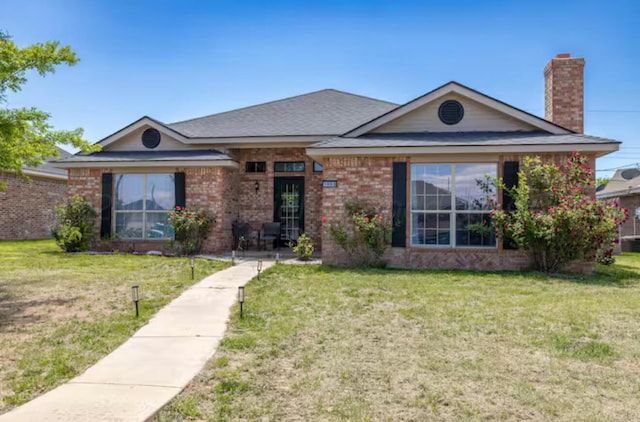 single story home featuring a front lawn