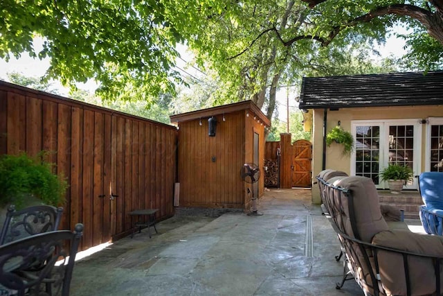 2200 Parker St, Amarillo, TX 79109 - view of patio / terrace featuring a gate