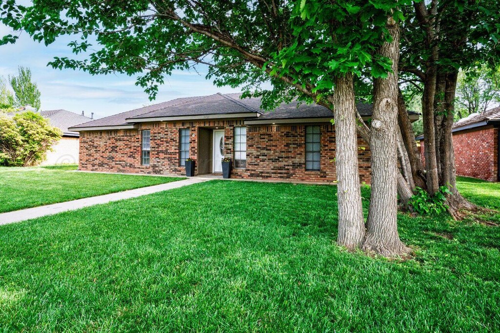 7237 Bayswater Rd, Amarillo, TX 79109 - single story home with a front lawn, brick siding, and roof with shingles