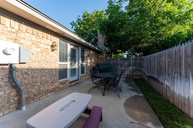 6211 Edgeware Pl, Amarillo, TX 79109 - fenced backyard featuring outdoor dining space and a patio area