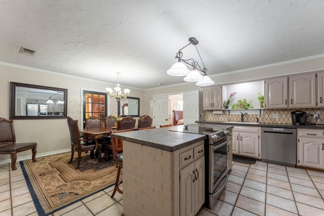 6211 Edgeware Pl, Amarillo, TX 79109 - kitchen featuring stainless steel appliances, dark countertops, a kitchen island, decorative backsplash, and a chandelier