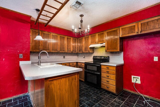 6700 Deer Park Dr, Amarillo, TX 79124 - kitchen featuring double oven range, a sink, a textured ceiling, a peninsula, and light countertops