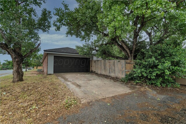 6700 Deer Park Dr, Amarillo, TX 79124 - view of garage